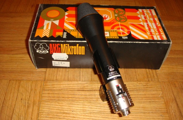 Microphone sp?cial piano. Double capsule Etat Neuf AKG D202 CS