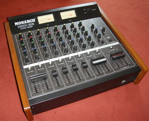 Table de Mixage 8 entr?es audio. Filtrages HF, Radio-fr?quences Monacor MMX88 