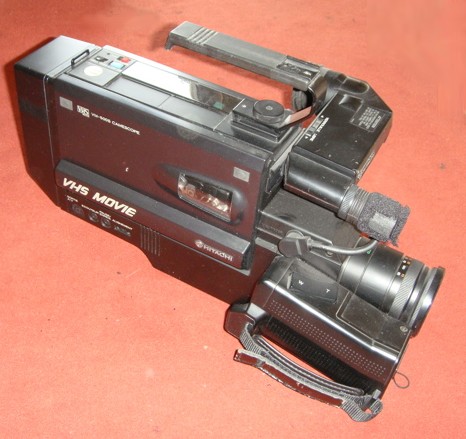 Cam?scope pour cassettes VHS Secam 4 heures. Mod?le rare, collector.  1?re g?n?ration de cam?scopes d'?paule.  Hitachi VM 500 S
